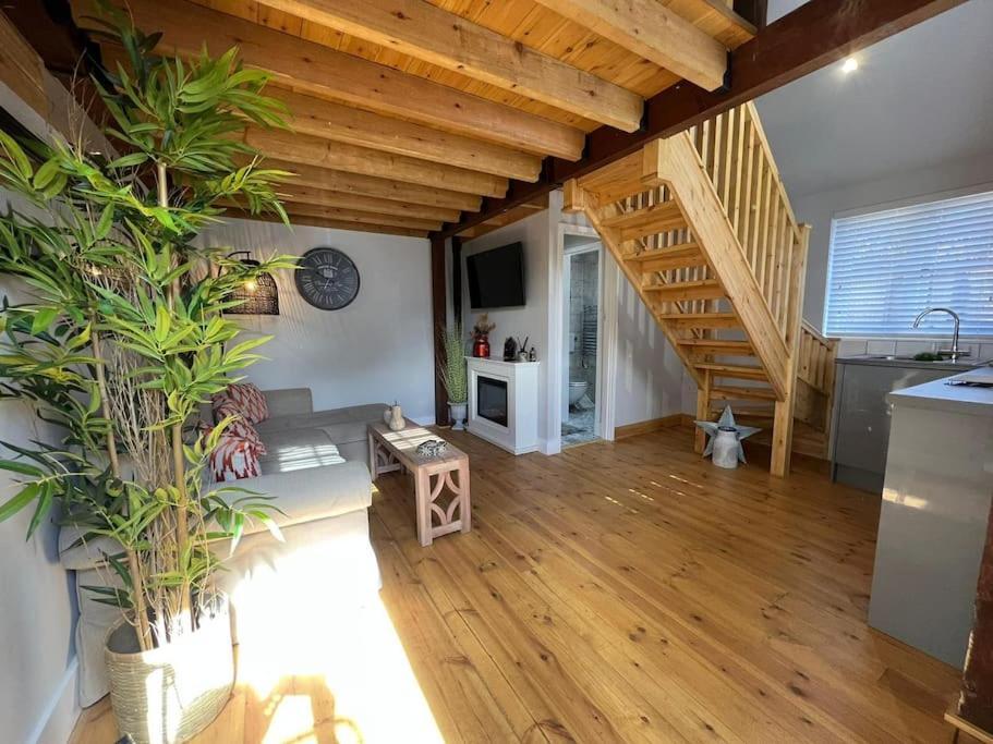 The Shack - Thatched Self Contained Annex Collingbourne Ducis Экстерьер фото