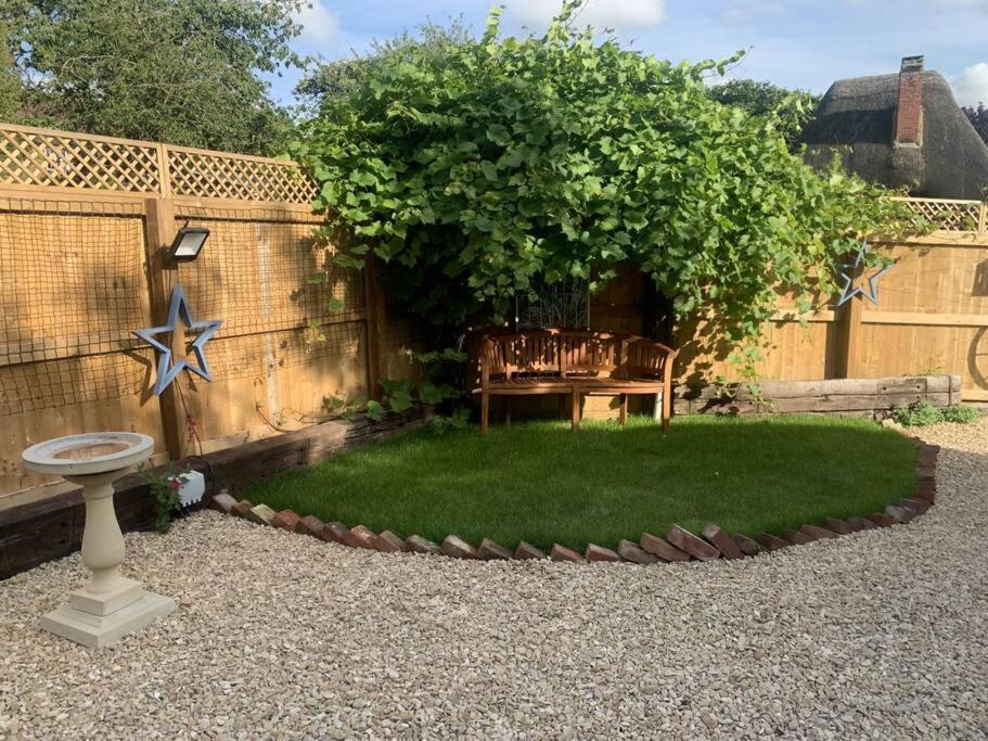 The Shack - Thatched Self Contained Annex Collingbourne Ducis Экстерьер фото